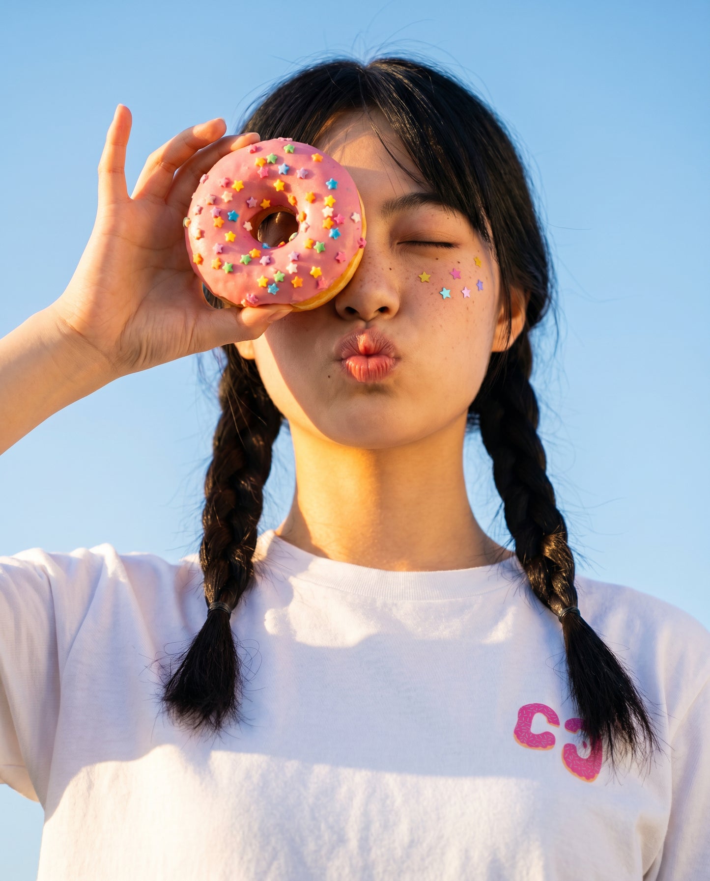 Shroomz Fingerboard x Donut Wheels design shirt (SPRINKLES)